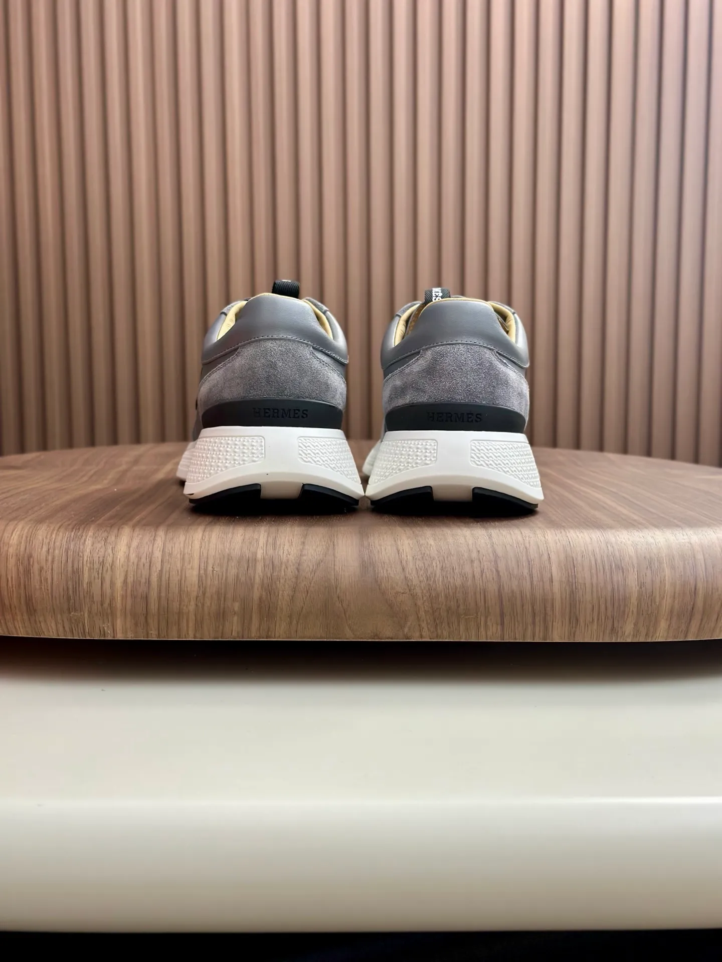 [HERMES] Hermès men's shoes 💰840💰 - High-end quality original order - Upper: 🔝 tumbled calfskin, brand canvas cloth, shoe body sewn with ´H´ pattern - Lining: water-dyed cowhide - Outsole: ultra-light T men's shoes 💰U foam rubber; two-color molded outsole - Ultra-high quality control, fine workmanship: highlighted (high-end, luxury, grade) -Size :39-44 (38, 45, can be customized)